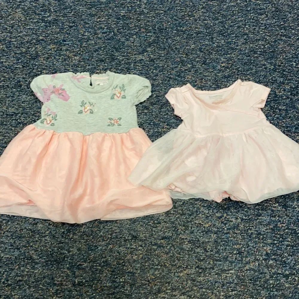 *Lot of 2* Girls dresses sz. 6-9 months